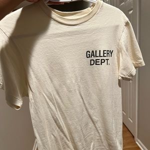 Women’s Gallery Dept tee